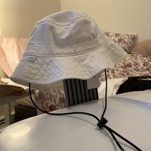 Tna domino bucket hat